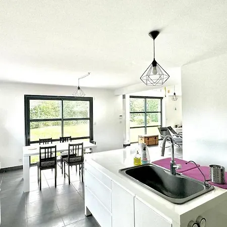 Le Confort Contemporain Dans Un Ecrin De Verdure Vernon (Eure)