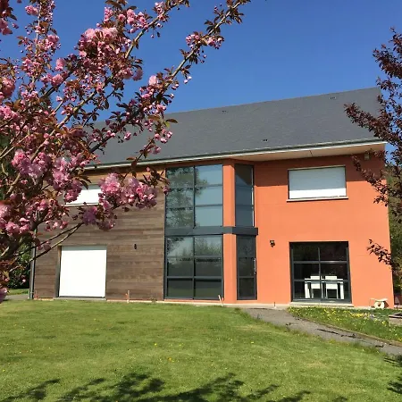 Le Confort Contemporain Dans Un Ecrin De Verdure *