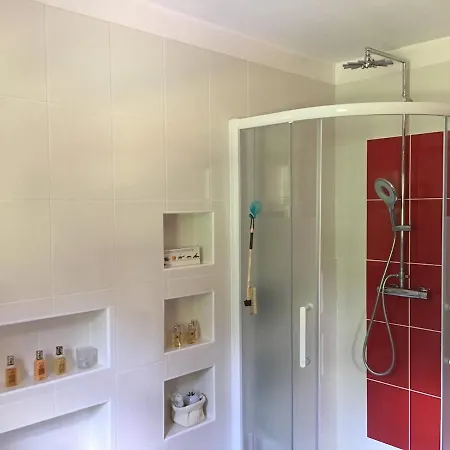 Le Confort Contemporain Dans Un Ecrin De Verdure