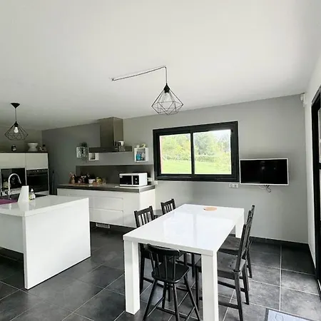 Le Confort Contemporain Dans Un Ecrin De Verdure Villa Vernon (Eure)