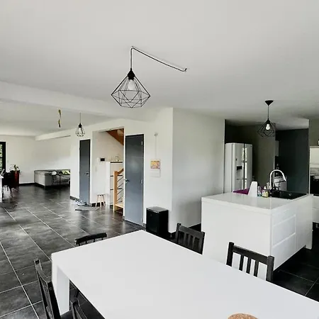 Le Confort Contemporain Dans Un Ecrin De Verdure Vernon (Eure)