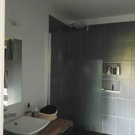 Le Confort Contemporain Dans Un Ecrin De Verdure